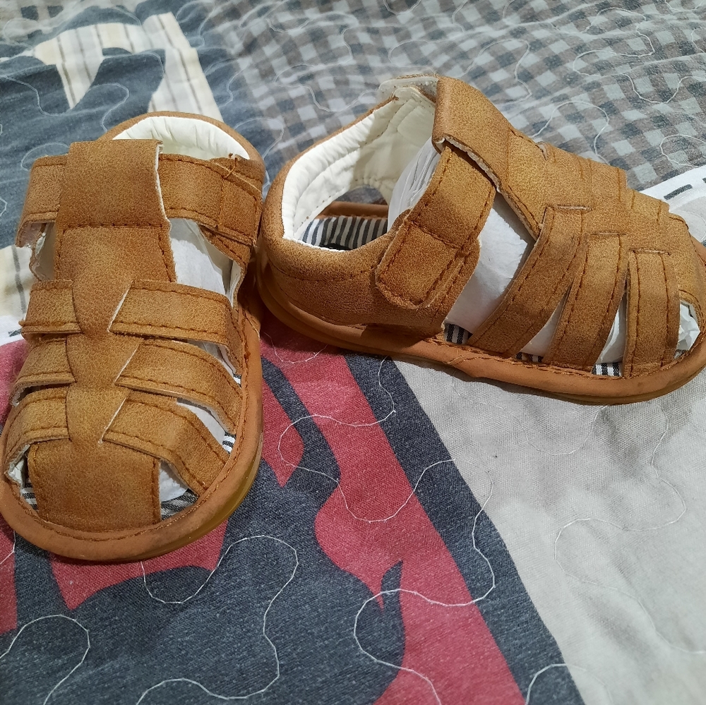 Toddler sandles soft sole size 6-12 months